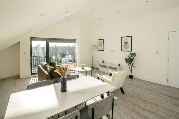 Cuckoo Hall Lane, London, N9 - Photo 1