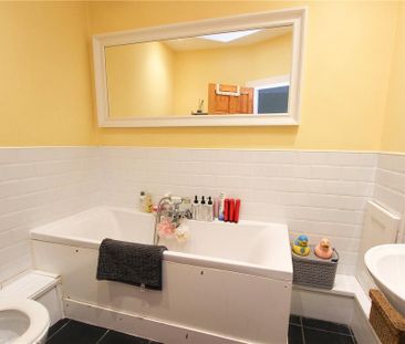 3 bedroom end of terrace house to rent - Photo 3