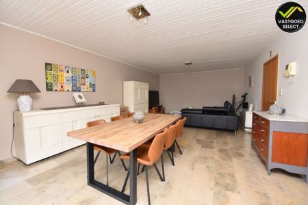 Te Huur: Ruim 2-slaapkamer appartement met terras en garage in Sijsele - Photo 4