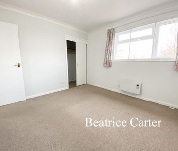 2 bedroom end of terrace house to rent - Photo 2