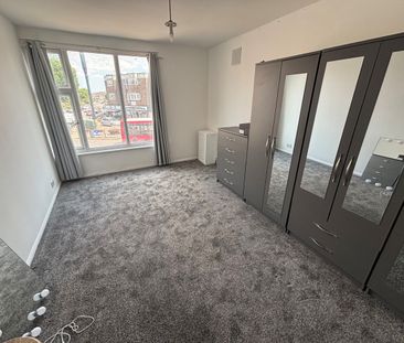 Front Lane, Upminster, RM14 - Photo 2