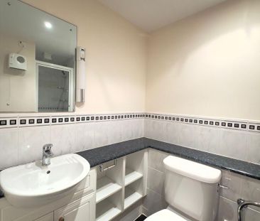 1 bedroom in a flat share to rent - Photo 5