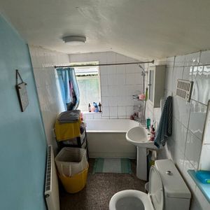 Studio Flat, Charlton Church Lane, SE7 - Photo 2