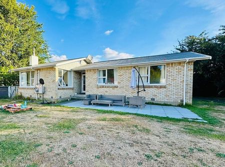 Brick home in cul de sac - Photo 3