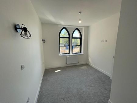 2 bedroom mews to rent - Photo 4