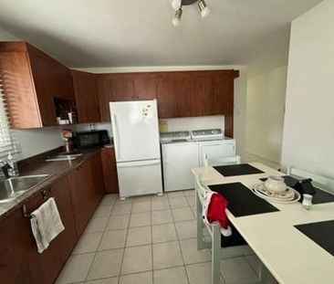 Grand appartement 4 1/2 semi-meublé (2 chambres), à louer - Photo 3