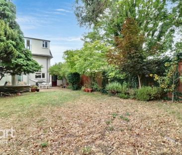 4 bedroom semi-detached house to rent - Photo 4