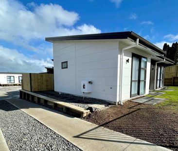 Beautifully presented studio in Temple View - Photo 4