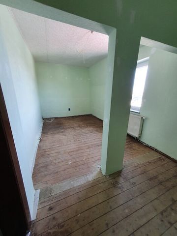 * Cossengrün-Gemütliche, ruhige 3 Zimmer Wohnung im Dachgeschoss - Bad mit Fenster* - Photo 2