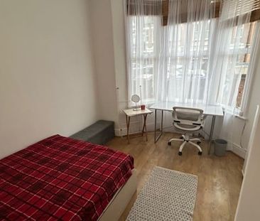 Room in a Shared House, Windsor Road, NW2 - Photo 3