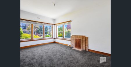 Ideal for Students or Families - In the heart of Sandy Bay! - Photo 2