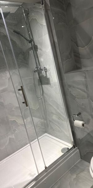 Studio Flat, The Headrow, LS1 - Photo 1