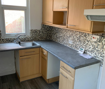 2 bedroom end of terrace house to rent - Photo 5