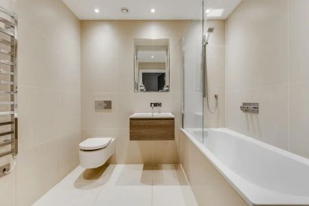 3 bedroom flat in London - Photo 5