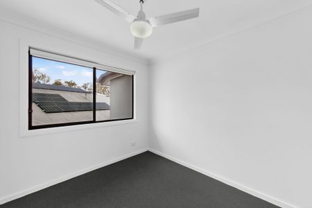 For Lease: Beautifully Presented Duplex in a Sought-After Waterford Pocket - Photo 2