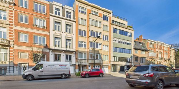 Appartement te huur in Ukkel voor € 2.250 met 4 slaapkamers - Photo 1
