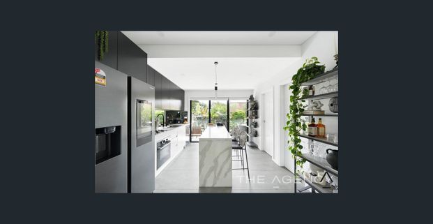 Modern Townhouse in a Boutique Complex - Photo 1