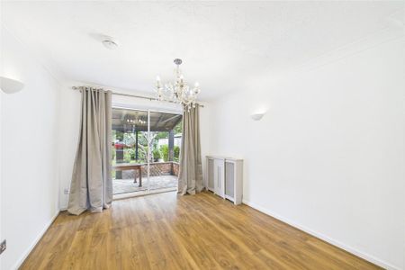 5 bedroom detached house to rent - Photo 2