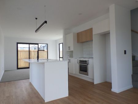 If you’re looking to be impressed, this three bedroom townhouse, set in the desirable suburb of Riccarton Park, is sure to tick all the boxes! - Photo 4