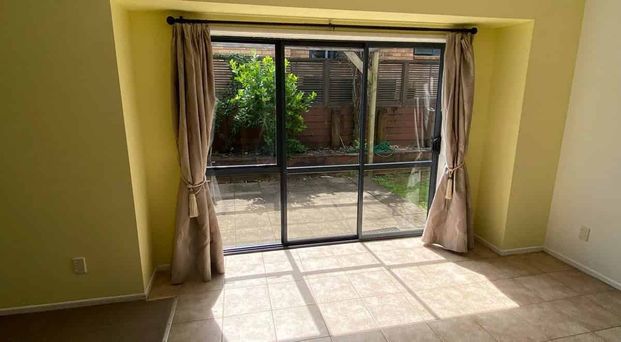 Charming 3-bedroom nestled down a private righ... - Photo 1