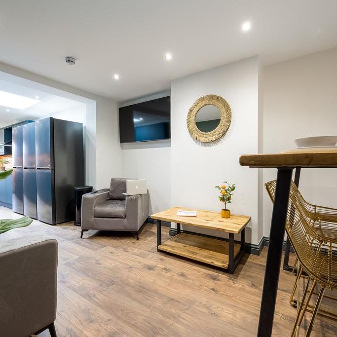 1 bedroom in a house share to rent - Photo 1