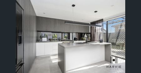 Spacious Family Home in a Quiet Cul-de-Sac - Photo 4