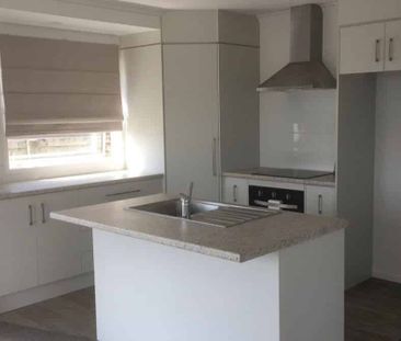 Looking for a modern low maintenance home? - Photo 3