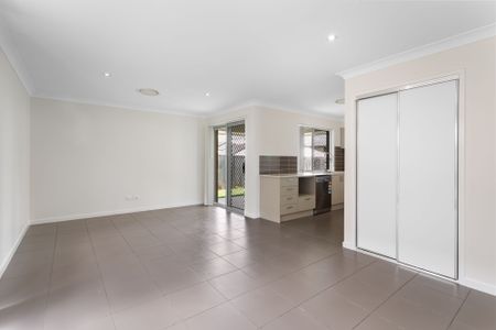 NEW CARPET & INTERNAL RE-PAINT! - Photo 2