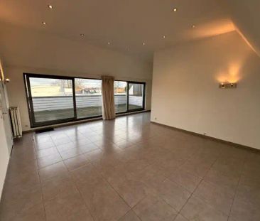 Ruim en lichtrijk 2-slaapkamerappartement met groot terras - Foto 1