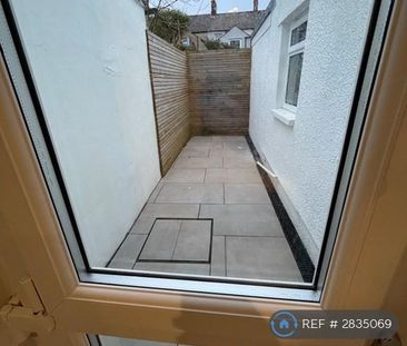 1 bedroom flat to rent - Photo 6