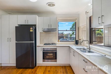 4 Rickard Road&comma; Bossley Park – Updated Family Home for Rent - Photo 5