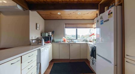 Three Bedroom Oasis - Photo 5