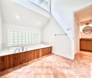 For Lease - 1319 Cumnock Crescent, Oakville, Ontario - Photo 3