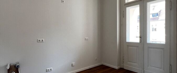 ERSTBEZUG - geräumige 2-Raum Altbauwohnung mit Loggia - Foto 1