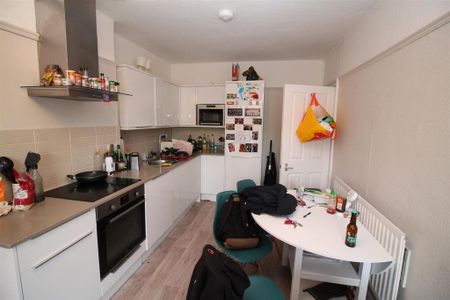 3 bedroom flat to rent - Photo 5