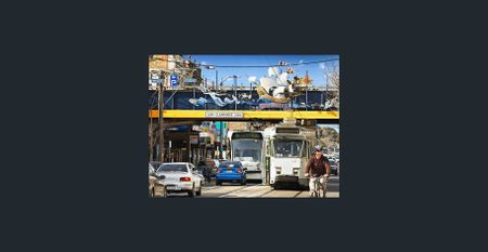 LARGE TWO BEDROOM APARTMENT IN A PARKSIDE LOCATION - Photo 3