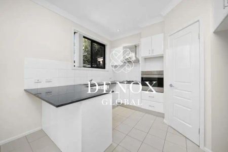 “Beautiful 4 bedroom townhouse in a leafy area close to Norwest Metro” - Photo 4