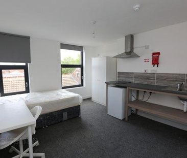 1 bedroom in a house share to rent - Photo 4