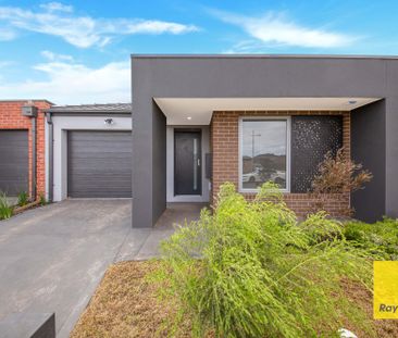 Stylish Living in the Perfect Spot! - Photo 2