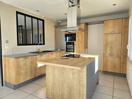 Location Maison 4 pièces 85m² BEAUPREAU EN MAUGES 49600 - Photo 2