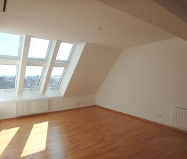 Wunderschöne, topsanierte 2-Zimmer Dachgeschosswohnung mit Klima-An... - Photo 4