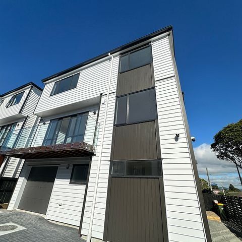 Brand New 5-Bedroom Home in Blockhouse Bay - Photo 1