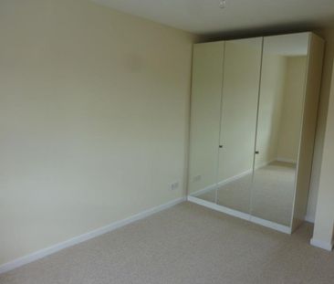 3 bedroom end of terrace house to rent - Photo 4