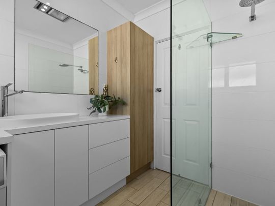 Fully Renovated, Private Unit For Garden Enthusiasts! - Photo 1