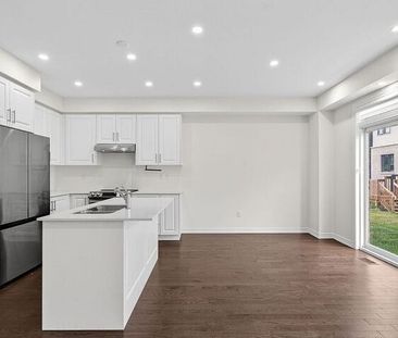 For Lease - 11 Phoenix Boulevard, Barrie, Ontario - Photo 3