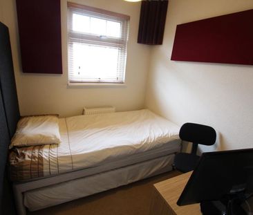 Japonica Close, Woking, Surrey, GU21 - Photo 2