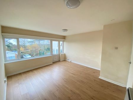 Grove House, Mayals, Swansea, SA3 - Photo 2