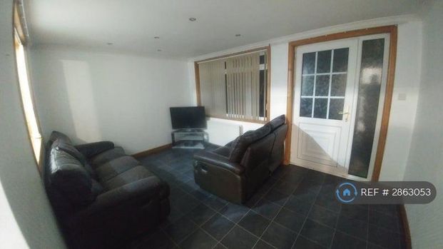 3 bedroom terraced house to rent - Photo 1