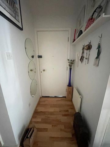 1 bedroom in a flat share to rent - Photo 3