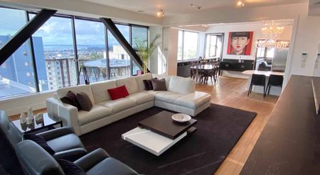 Penthouse Living - Photo 3